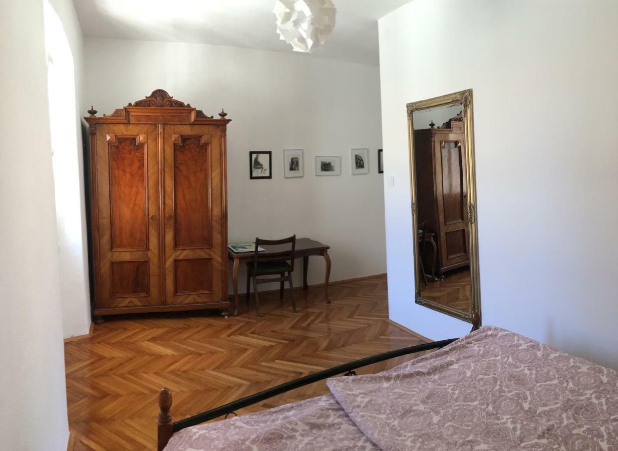 Flat Sweet Dream Apartment Пула Екстериор снимка