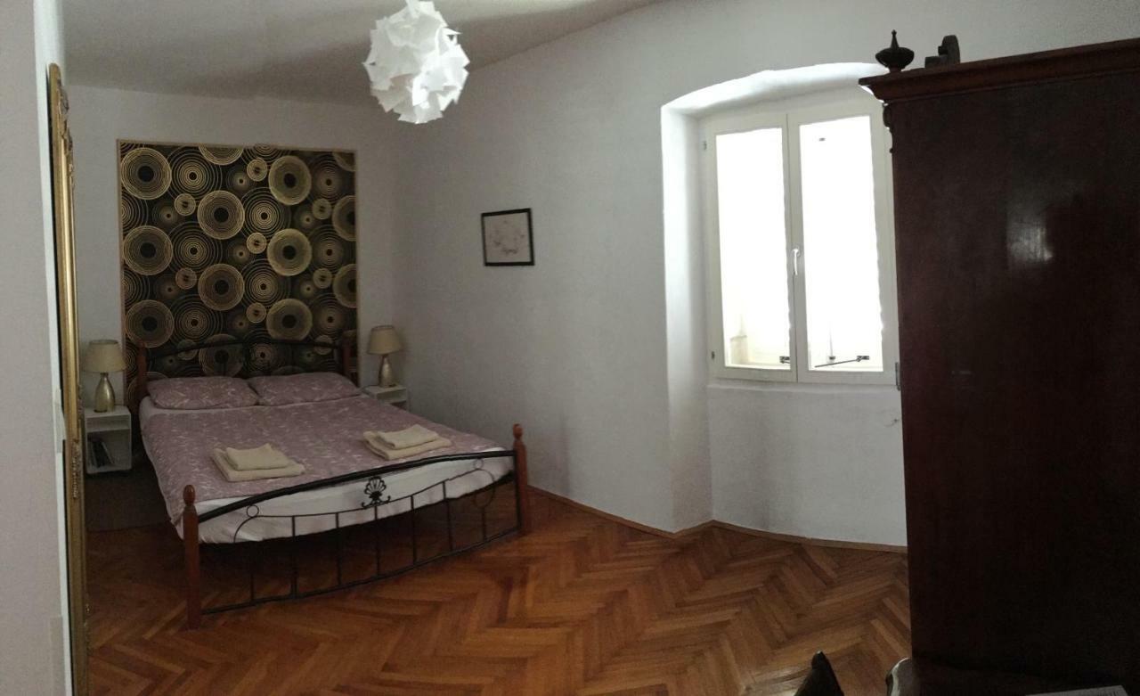 Flat Sweet Dream Apartment Пула Екстериор снимка