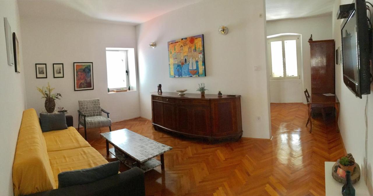 Flat Sweet Dream Apartment Пула Екстериор снимка